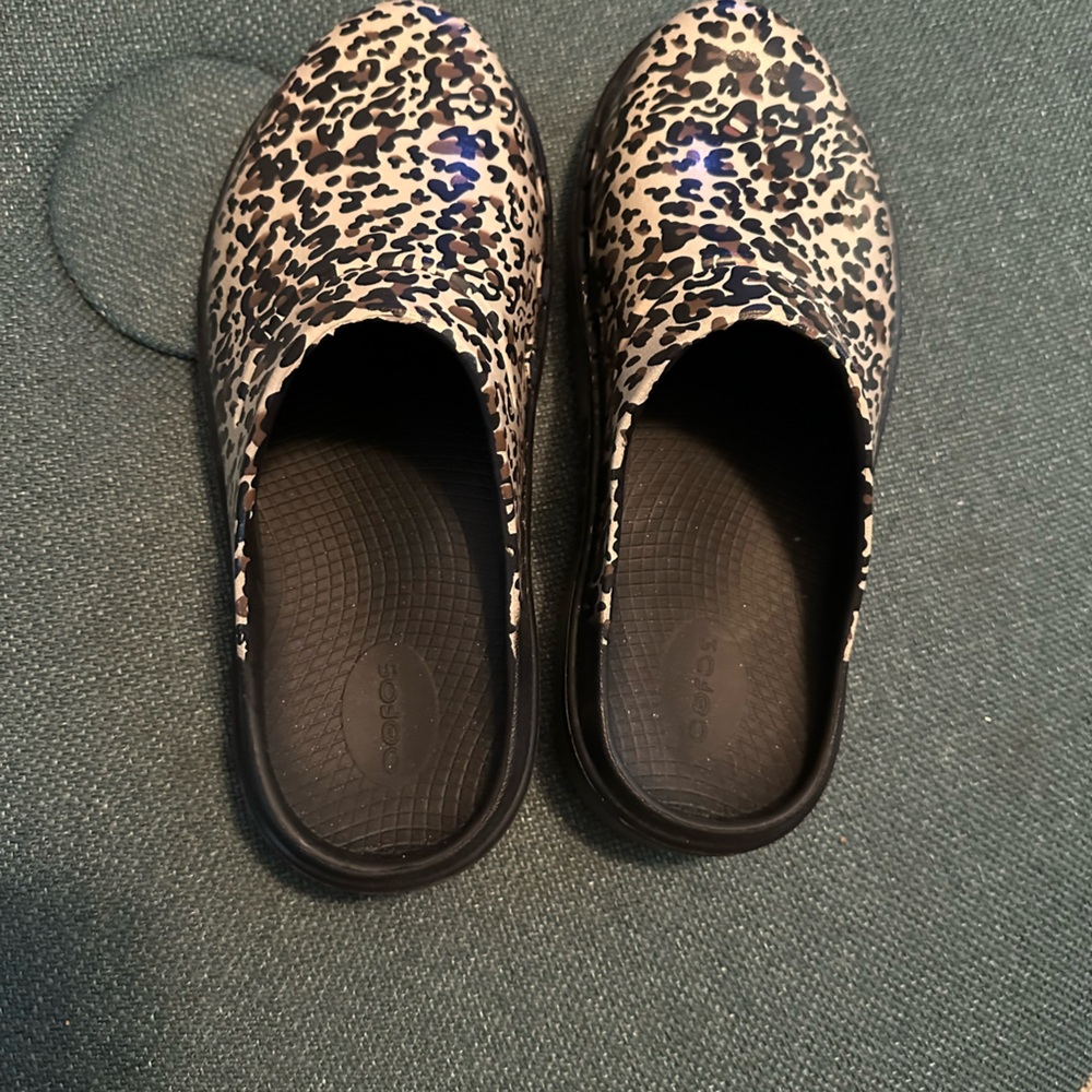 OOFOS women’s clog $49 GUC size 41 (9) $45